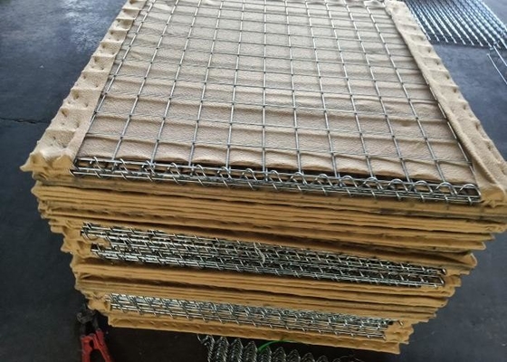 النسيج الجيوتيكسيتيل الوزن 300g / M2 الرمال معقل حفرة الحائط الحجم 76.2x76.2mm قوة عالية