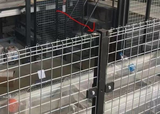 سياج شبكي ملحوم عالي التحمل باللون الأبيض مجلفن لأمن الفناء