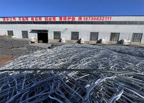 1m-2m عرض صندوق الغابيون المغلف 80x100mm حجم الشبكة
